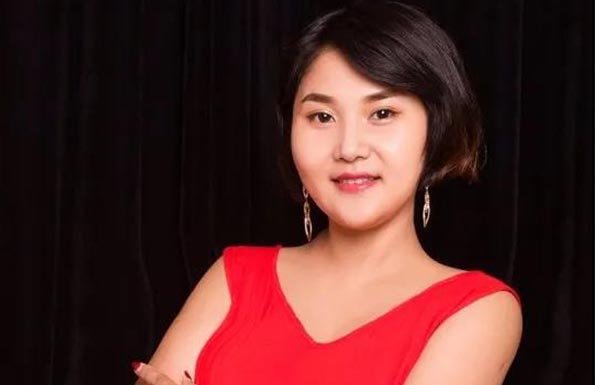 十年功勋 光荣绽放 青岛伊曼假睫毛工厂董事长邓晓军荣获 CBC美眼美睫专委会“功勋人物”奖